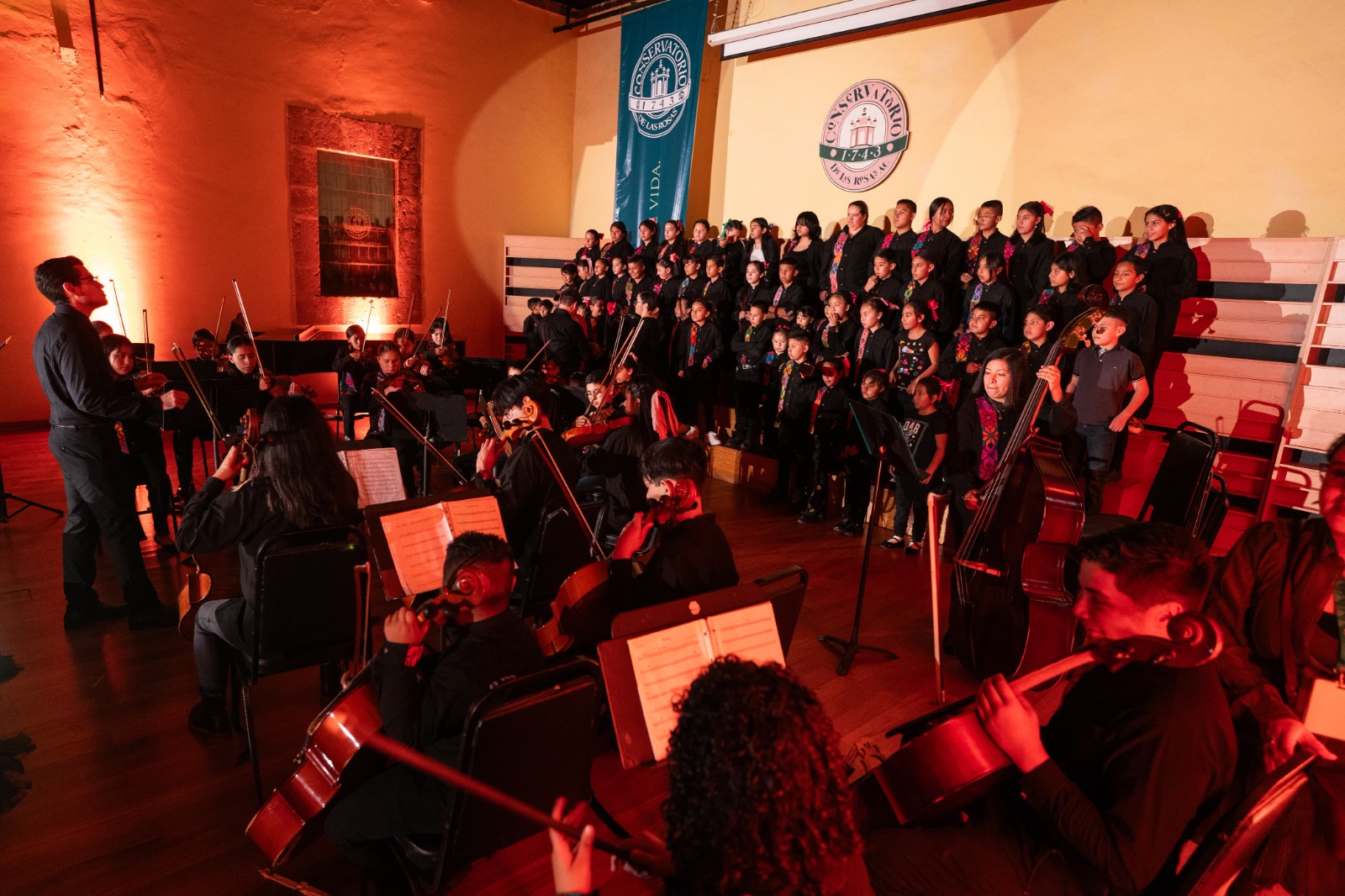 Orquesta y Coros